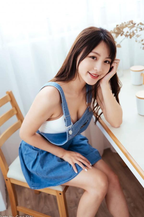 何洛沂   Ashley - 居家厨房牛仔裙俏皮清新生活随拍照 [104P]第19张图片