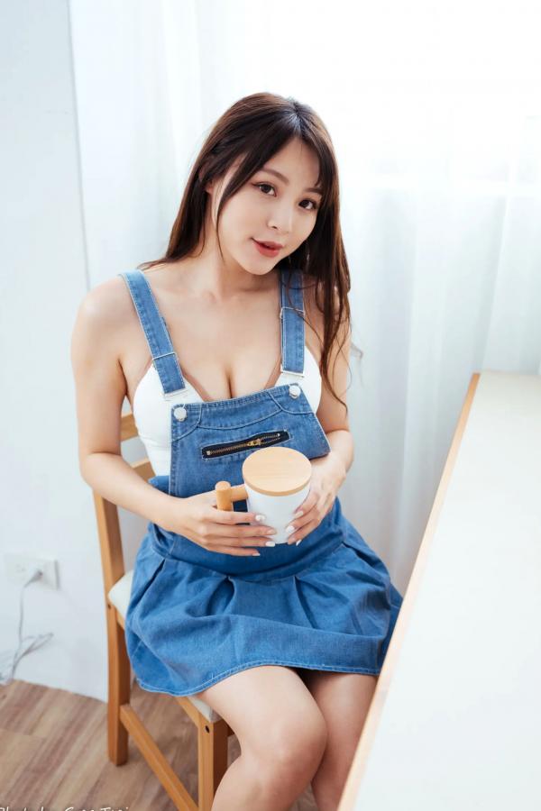 何洛沂   Ashley - 居家厨房牛仔裙俏皮清新生活随拍照 [104P]第20张图片