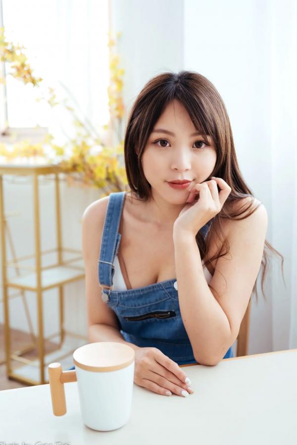何洛沂   Ashley - 居家厨房牛仔裙俏皮清新生活随拍照 [104P]第21张图片