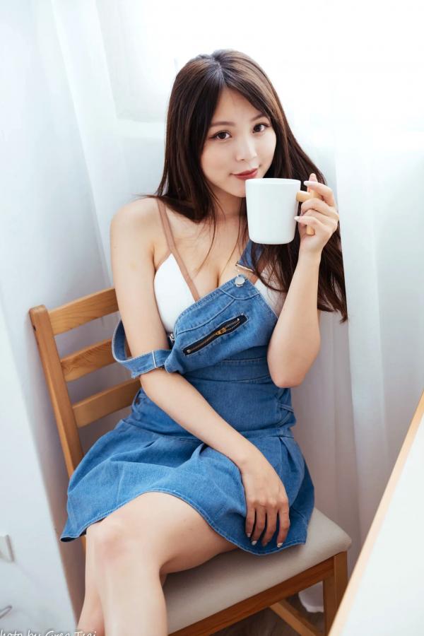 何洛沂   Ashley - 居家厨房牛仔裙俏皮清新生活随拍照 [104P]第29张图片