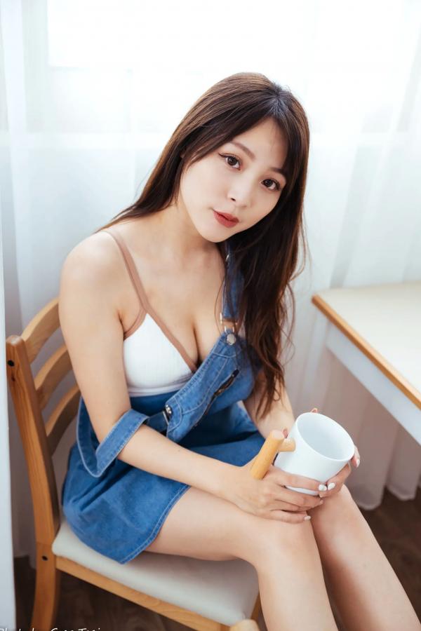 何洛沂   Ashley - 居家厨房牛仔裙俏皮清新生活随拍照 [104P]第38张图片