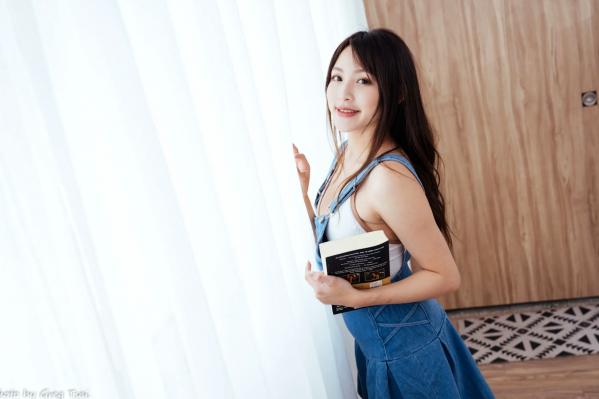 何洛沂   Ashley - 居家厨房牛仔裙俏皮清新生活随拍照 [104P]第56张图片