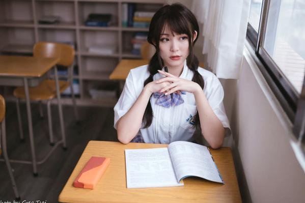 何洛沂   Ashley - 清新校园校服制服风格写真 [115P]第2张图片