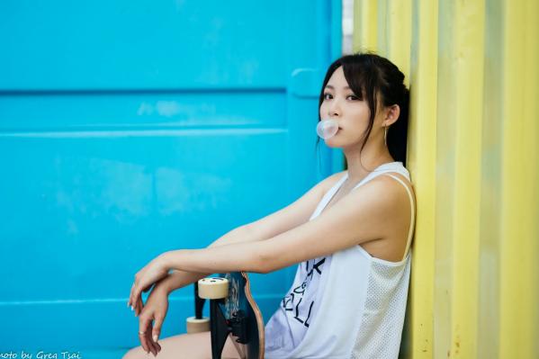 何洛沂   Ashley运动风写真：篮球与滑板少女的夏日户外活力穿搭第83张图片