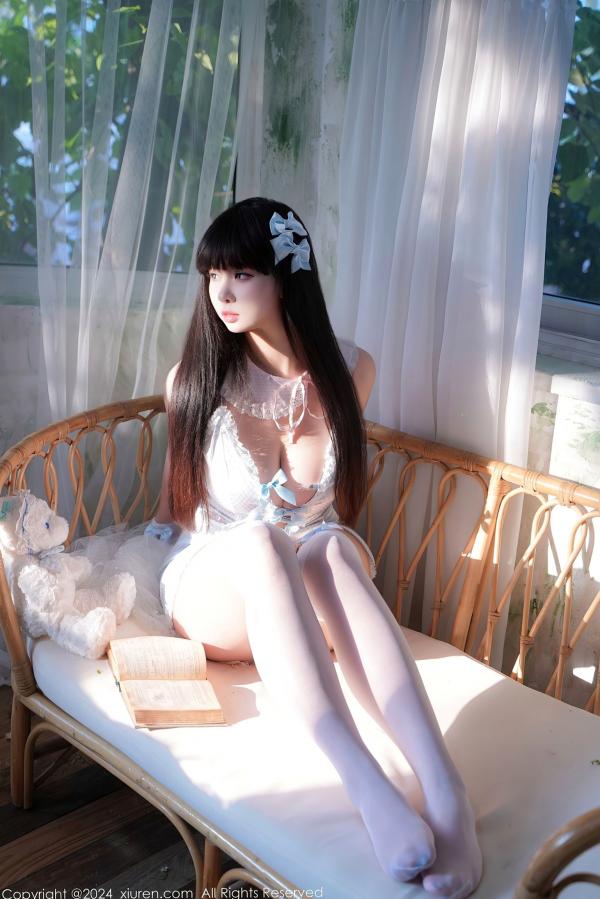 冰琪Abby   XiuRen秀人网-9258-正妹Abby首套写真：淡蓝格纹女仆装演绎甜美私房诱惑，清纯软萌角色扮演，极致长腿视觉盛宴第18张图片