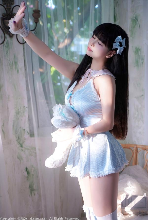 冰琪Abby   XiuRen秀人网-9258-正妹Abby首套写真：淡蓝格纹女仆装演绎甜美私房诱惑，清纯软萌角色扮演，极致长腿视觉盛宴第32张图片