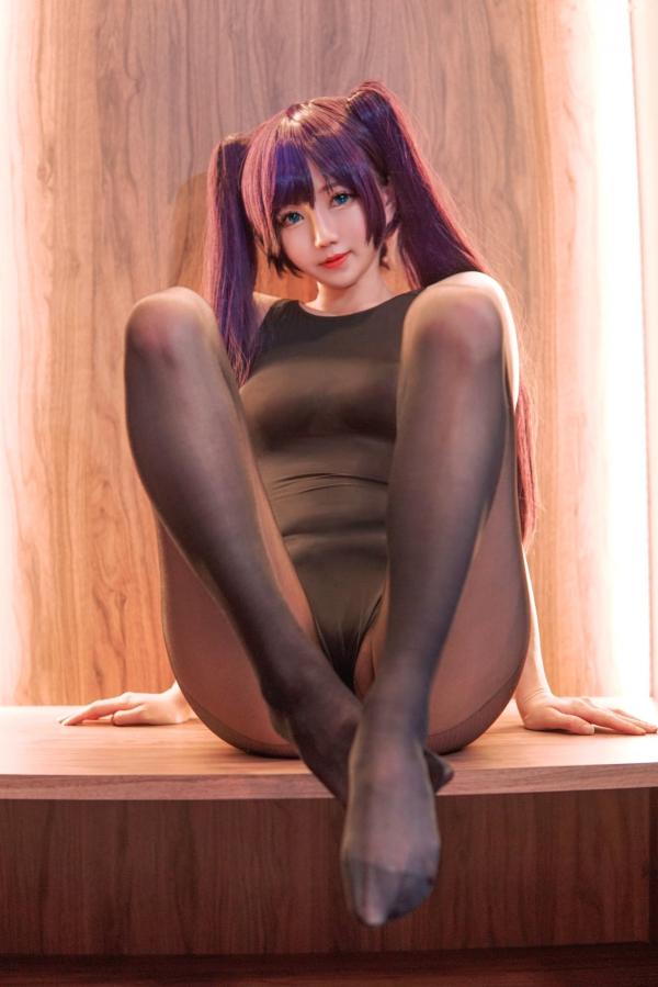 王晓丹 王辛淼  《Sally-Dorasnow-原神-莫娜-Cosplay-性感连体泳装-黑丝制服诱惑-湿身私房照-绝美漫展女神》第15张图片