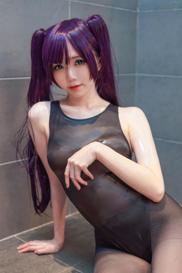 王晓丹 王辛淼  《Sally-Dorasnow-原神-莫娜-Cosplay-性感连体泳装-黑丝制服诱惑-湿身私房照-绝美漫展女神》第25张图片