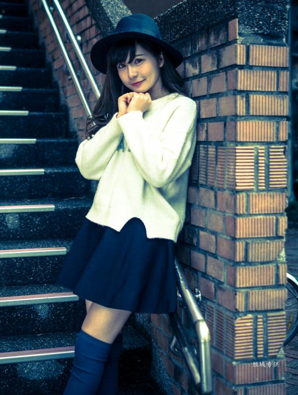 邱爱晨 艾比  台湾正妹艾比《台湾大学》户外街拍女神写真集，清新学院风白毛衣少女私房照 [158P]第1张图片