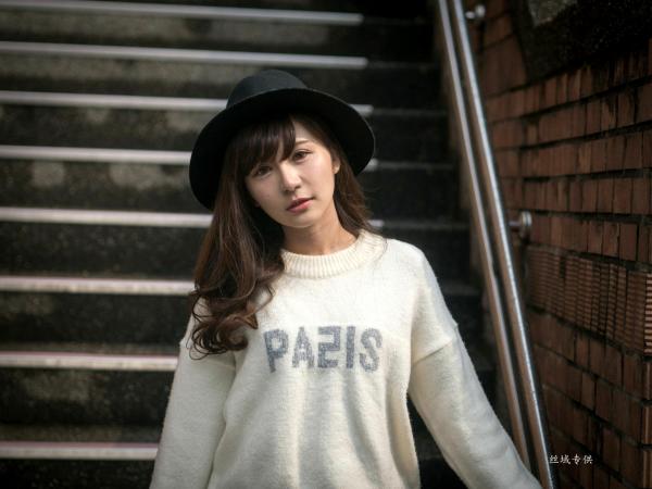 邱爱晨 艾比  台湾正妹艾比《台湾大学》户外街拍女神写真集，清新学院风白毛衣少女私房照 [158P]第2张图片