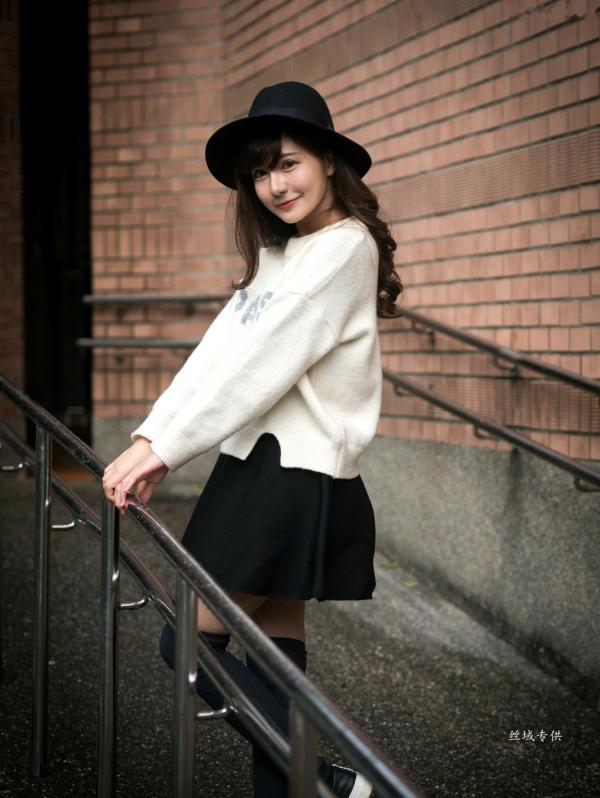 邱爱晨 艾比  台湾正妹艾比《台湾大学》户外街拍女神写真集，清新学院风白毛衣少女私房照 [158P]第3张图片