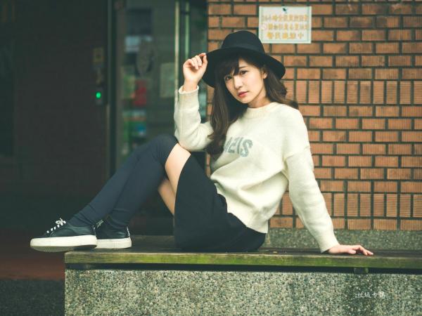 邱爱晨 艾比  台湾正妹艾比《台湾大学》户外街拍女神写真集，清新学院风白毛衣少女私房照 [158P]第10张图片