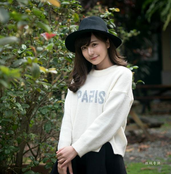 邱爱晨 艾比  台湾正妹艾比《台湾大学》户外街拍女神写真集，清新学院风白毛衣少女私房照 [158P]第12张图片