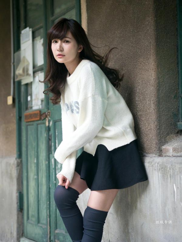 邱爱晨 艾比  台湾正妹艾比《台湾大学》户外街拍女神写真集，清新学院风白毛衣少女私房照 [158P]第18张图片