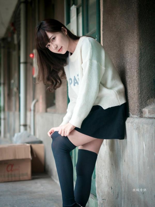 邱爱晨 艾比  台湾正妹艾比《台湾大学》户外街拍女神写真集，清新学院风白毛衣少女私房照 [158P]第24张图片