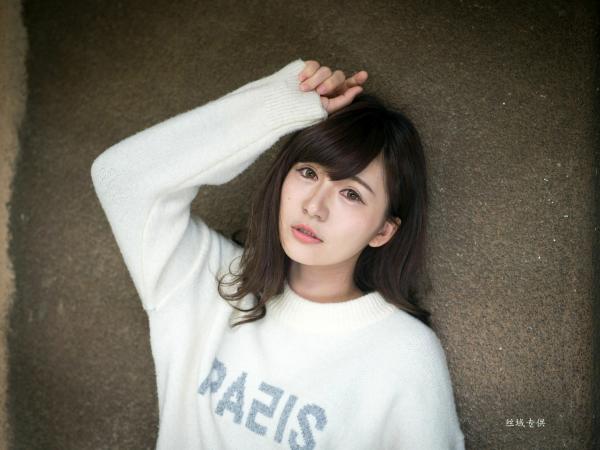 邱爱晨 艾比  台湾正妹艾比《台湾大学》户外街拍女神写真集，清新学院风白毛衣少女私房照 [158P]第25张图片