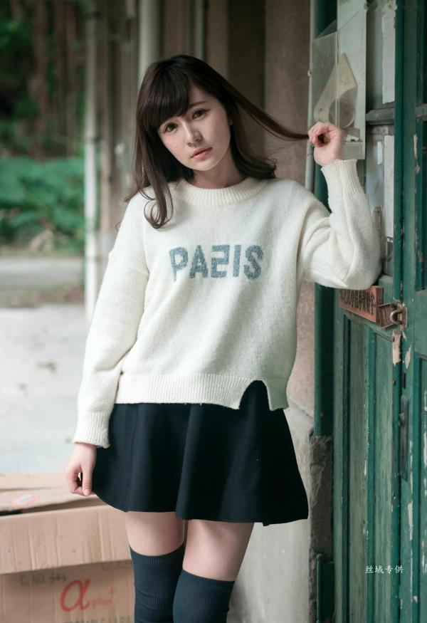邱爱晨 艾比  台湾正妹艾比《台湾大学》户外街拍女神写真集，清新学院风白毛衣少女私房照 [158P]第26张图片