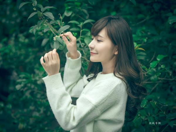 邱爱晨 艾比  台湾正妹艾比《台湾大学》户外街拍女神写真集，清新学院风白毛衣少女私房照 [158P]第28张图片