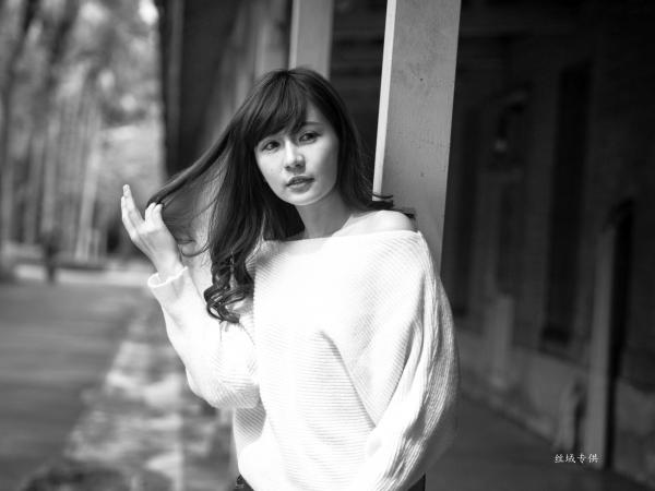邱爱晨 艾比  台湾正妹艾比《台湾大学》户外街拍女神写真集，清新学院风白毛衣少女私房照 [158P]第39张图片