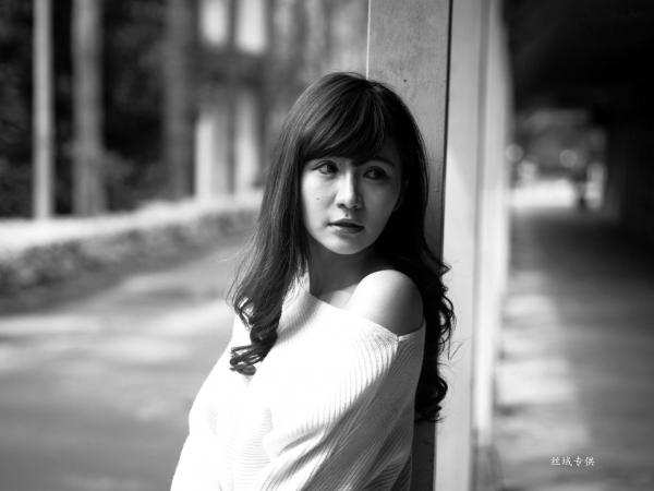 邱爱晨 艾比  台湾正妹艾比《台湾大学》户外街拍女神写真集，清新学院风白毛衣少女私房照 [158P]第40张图片