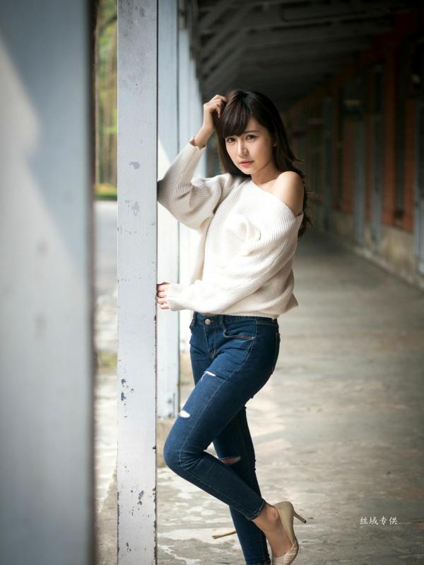 邱爱晨 艾比  台湾正妹艾比《台湾大学》户外街拍女神写真集，清新学院风白毛衣少女私房照 [158P]第50张图片