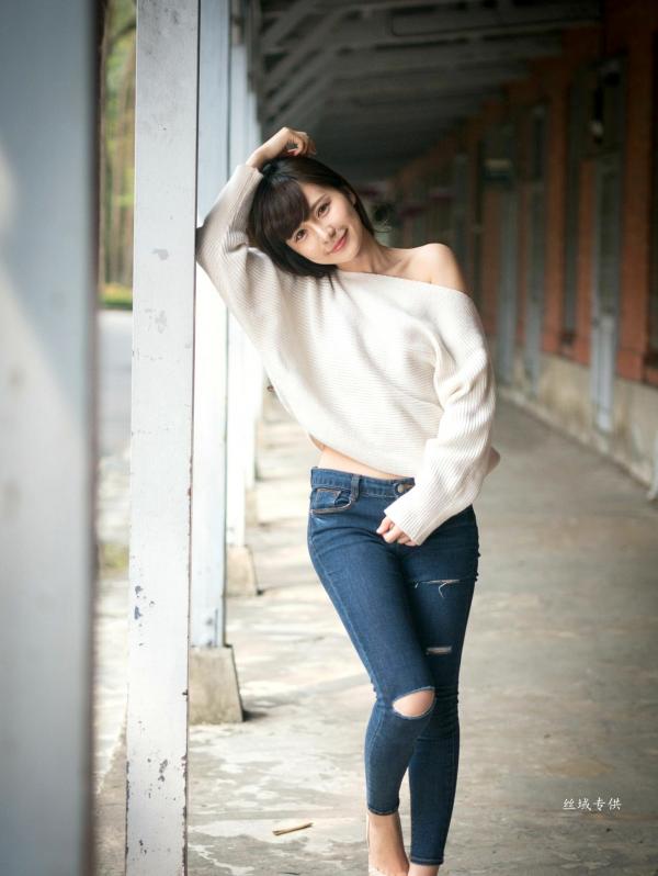 邱爱晨 艾比  台湾正妹艾比《台湾大学》户外街拍女神写真集，清新学院风白毛衣少女私房照 [158P]第51张图片