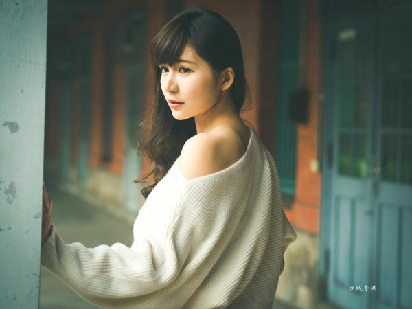 邱爱晨 艾比  台湾正妹艾比《台湾大学》户外街拍女神写真集，清新学院风白毛衣少女私房照 [158P]第57张图片