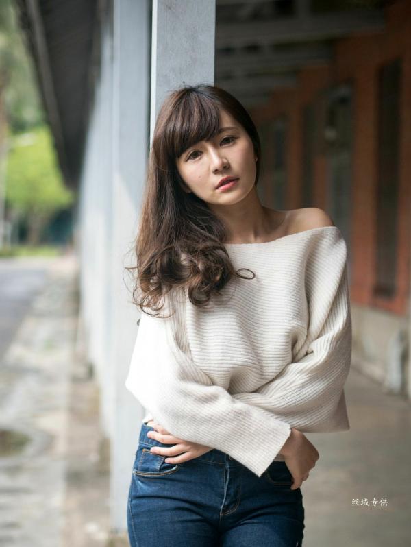 邱爱晨 艾比  台湾正妹艾比《台湾大学》户外街拍女神写真集，清新学院风白毛衣少女私房照 [158P]第59张图片