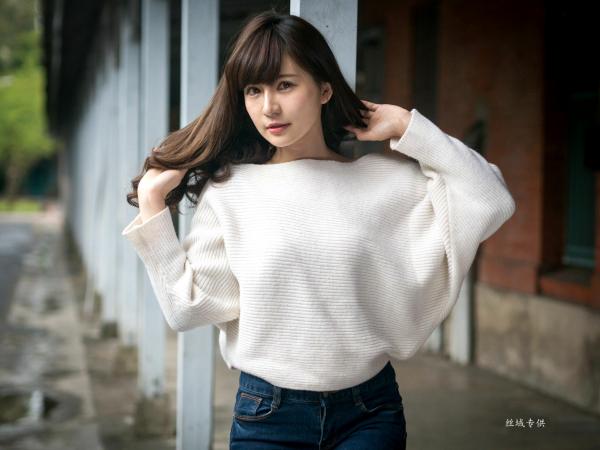 邱爱晨 艾比  台湾正妹艾比《台湾大学》户外街拍女神写真集，清新学院风白毛衣少女私房照 [158P]第63张图片