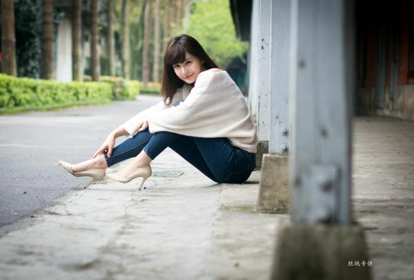 邱爱晨 艾比  台湾正妹艾比《台湾大学》户外街拍女神写真集，清新学院风白毛衣少女私房照 [158P]第64张图片