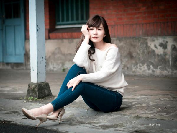 邱爱晨 艾比  台湾正妹艾比《台湾大学》户外街拍女神写真集，清新学院风白毛衣少女私房照 [158P]第65张图片