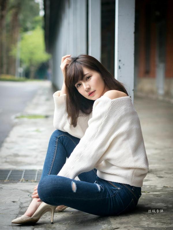 邱爱晨 艾比  台湾正妹艾比《台湾大学》户外街拍女神写真集，清新学院风白毛衣少女私房照 [158P]第71张图片