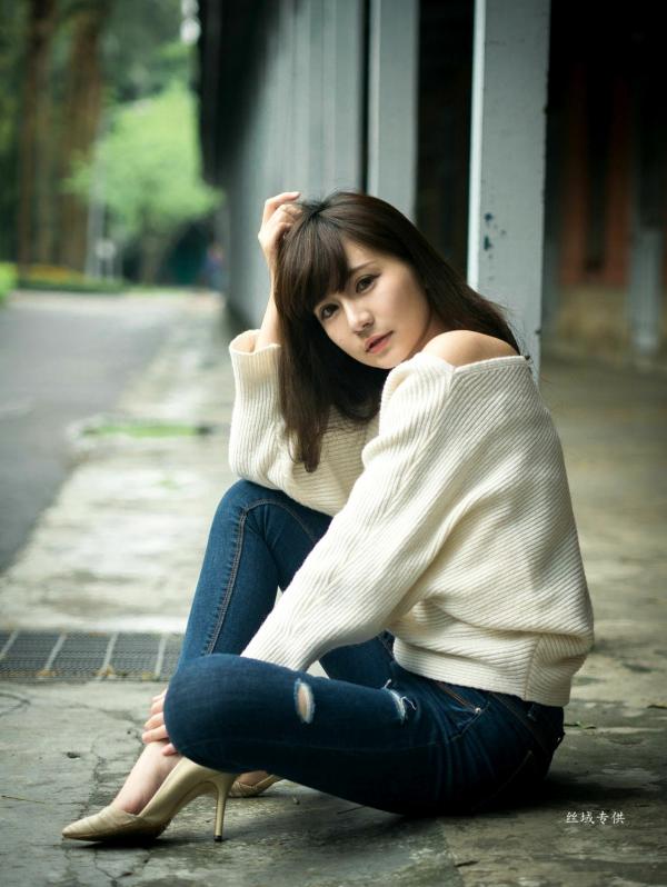 邱爱晨 艾比  台湾正妹艾比《台湾大学》户外街拍女神写真集，清新学院风白毛衣少女私房照 [158P]第72张图片