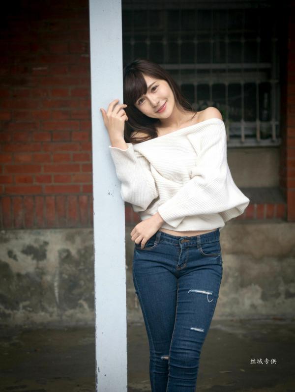 邱爱晨 艾比  台湾正妹艾比《台湾大学》户外街拍女神写真集，清新学院风白毛衣少女私房照 [158P]第80张图片
