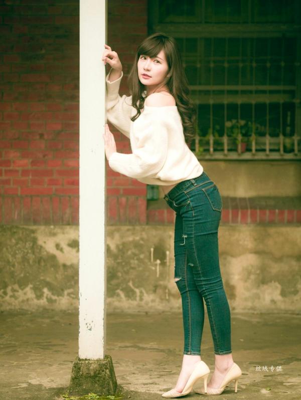 邱爱晨 艾比  台湾正妹艾比《台湾大学》户外街拍女神写真集，清新学院风白毛衣少女私房照 [158P]第81张图片