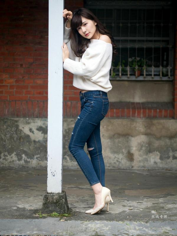 邱爱晨 艾比  台湾正妹艾比《台湾大学》户外街拍女神写真集，清新学院风白毛衣少女私房照 [158P]第83张图片