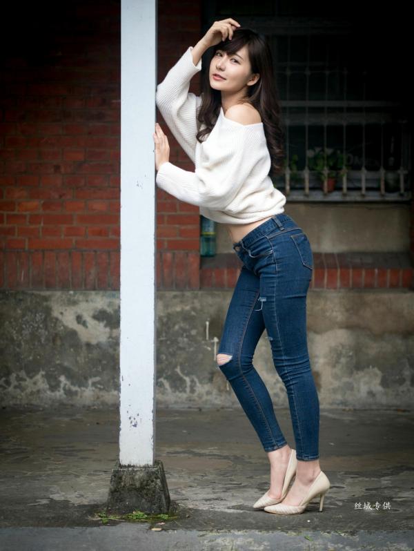 邱爱晨 艾比  台湾正妹艾比《台湾大学》户外街拍女神写真集，清新学院风白毛衣少女私房照 [158P]第85张图片