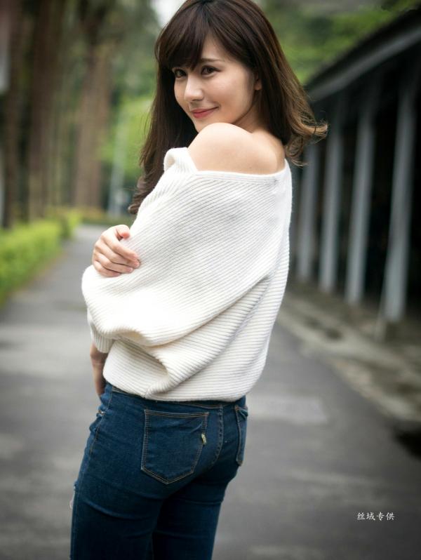 邱爱晨 艾比  台湾正妹艾比《台湾大学》户外街拍女神写真集，清新学院风白毛衣少女私房照 [158P]第89张图片