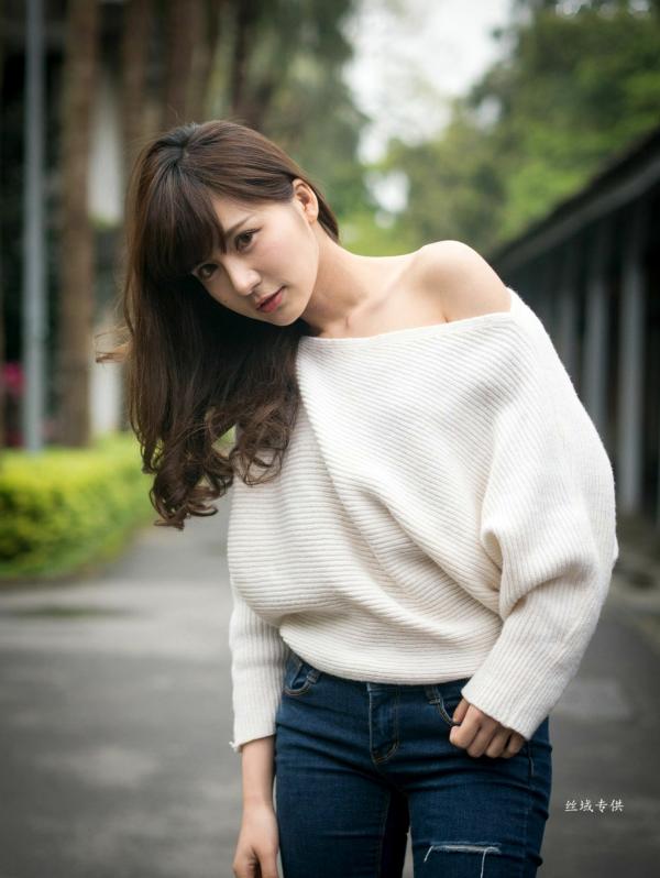 邱爱晨 艾比  台湾正妹艾比《台湾大学》户外街拍女神写真集，清新学院风白毛衣少女私房照 [158P]第90张图片