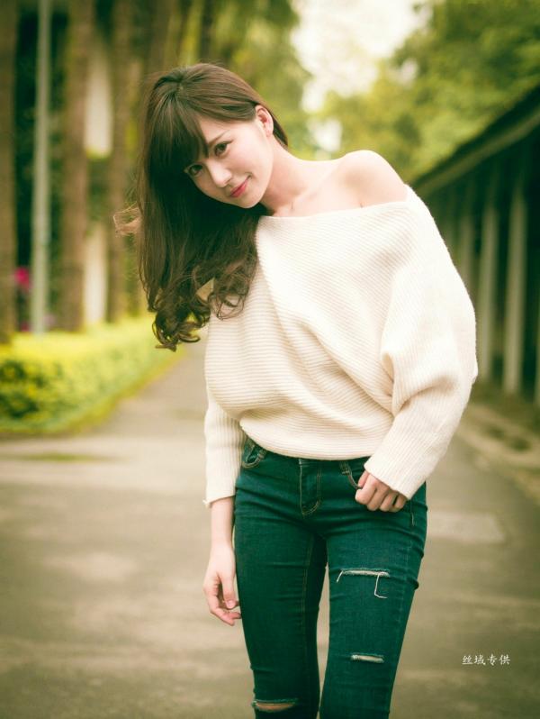 邱爱晨 艾比  台湾正妹艾比《台湾大学》户外街拍女神写真集，清新学院风白毛衣少女私房照 [158P]第91张图片