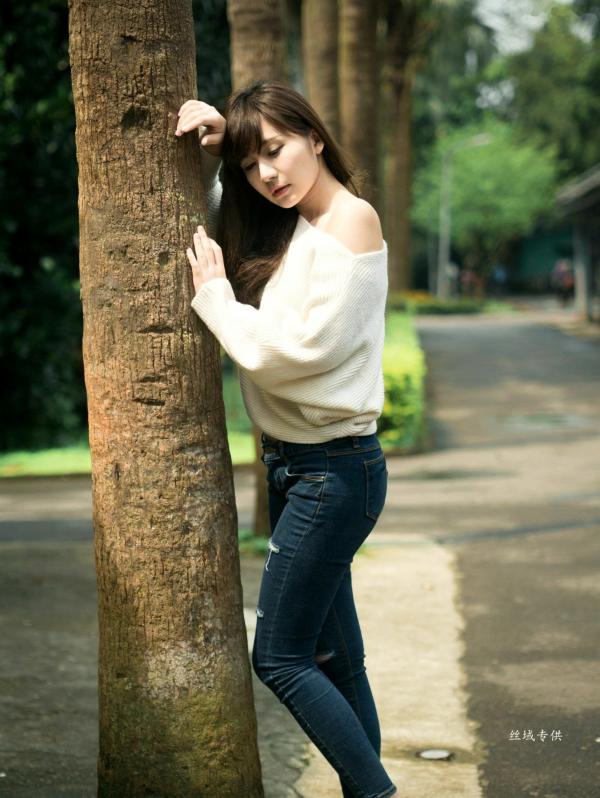 邱爱晨 艾比  台湾正妹艾比《台湾大学》户外街拍女神写真集，清新学院风白毛衣少女私房照 [158P]第94张图片
