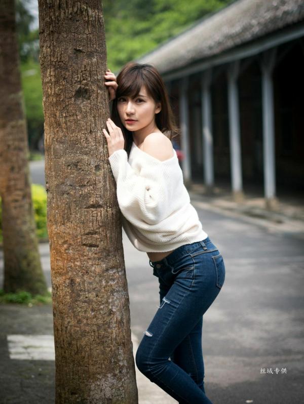 邱爱晨 艾比  台湾正妹艾比《台湾大学》户外街拍女神写真集，清新学院风白毛衣少女私房照 [158P]第95张图片