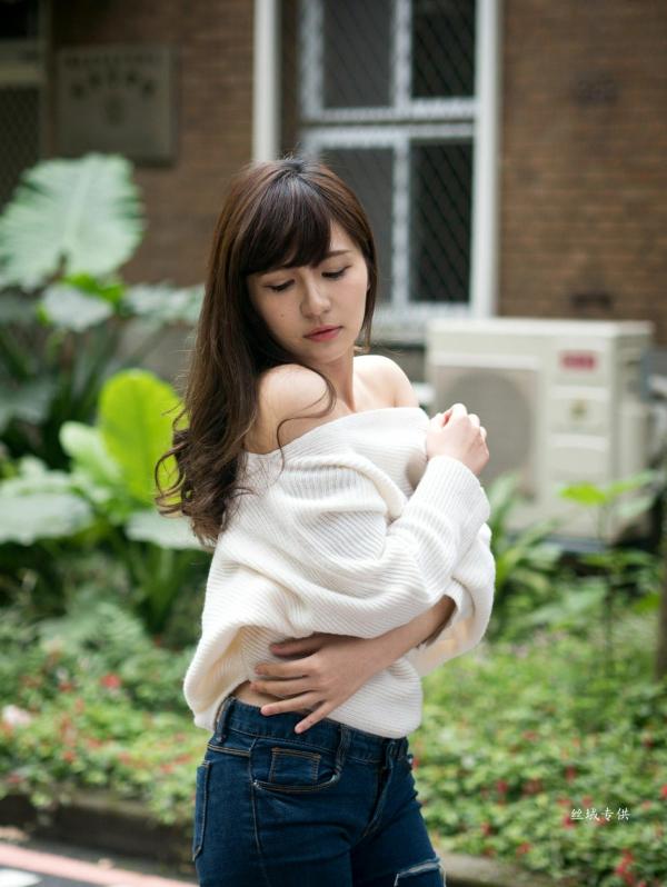 邱爱晨 艾比  台湾正妹艾比《台湾大学》户外街拍女神写真集，清新学院风白毛衣少女私房照 [158P]第101张图片