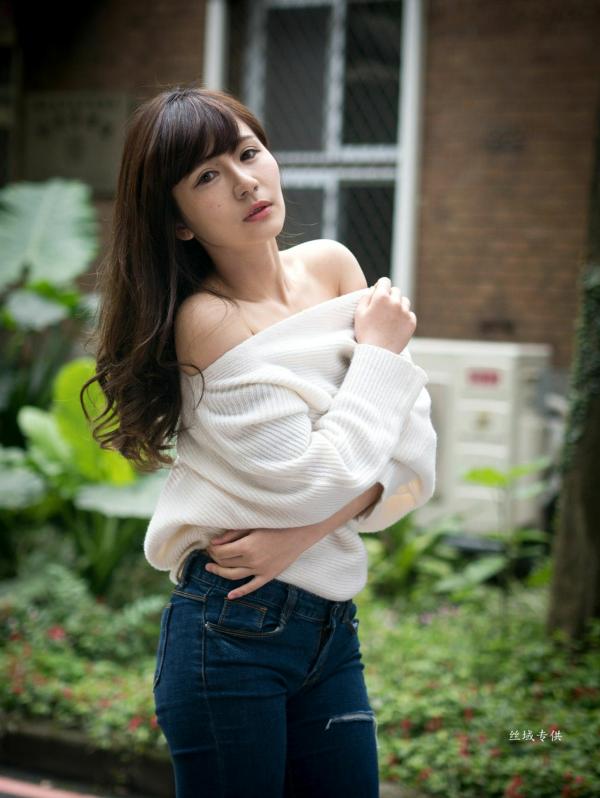 邱爱晨 艾比  台湾正妹艾比《台湾大学》户外街拍女神写真集，清新学院风白毛衣少女私房照 [158P]第103张图片
