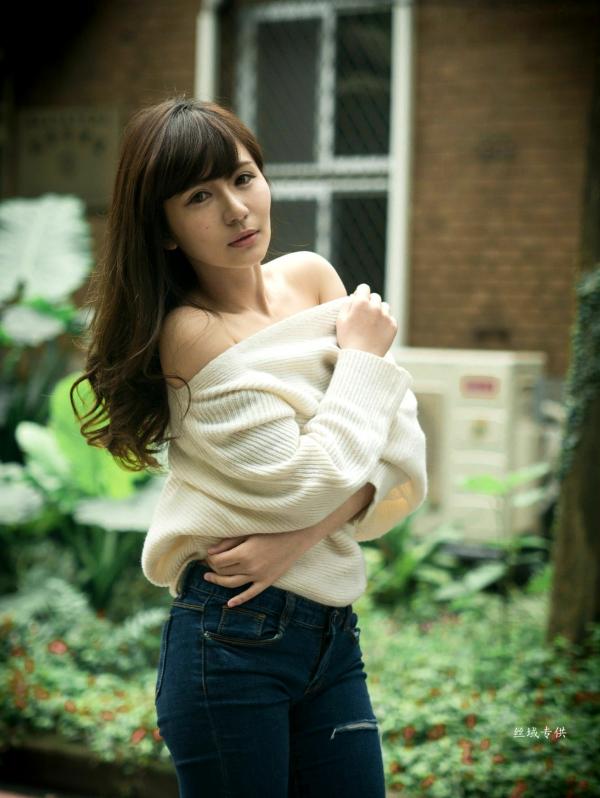 邱爱晨 艾比  台湾正妹艾比《台湾大学》户外街拍女神写真集，清新学院风白毛衣少女私房照 [158P]第104张图片