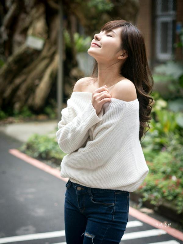 邱爱晨 艾比  台湾正妹艾比《台湾大学》户外街拍女神写真集，清新学院风白毛衣少女私房照 [158P]第108张图片