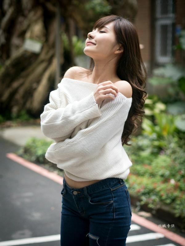 邱爱晨 艾比  台湾正妹艾比《台湾大学》户外街拍女神写真集，清新学院风白毛衣少女私房照 [158P]第109张图片