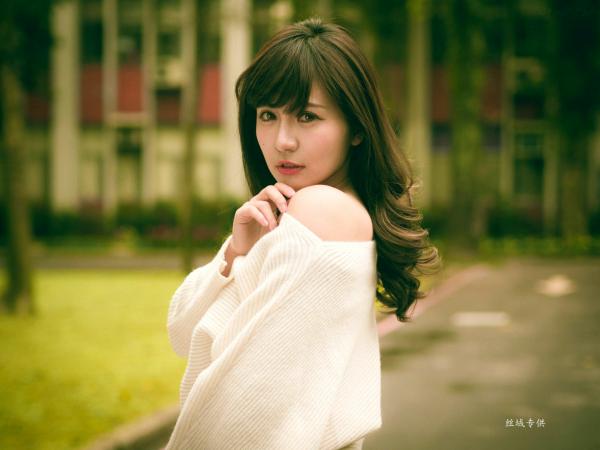 邱爱晨 艾比  台湾正妹艾比《台湾大学》户外街拍女神写真集，清新学院风白毛衣少女私房照 [158P]第114张图片