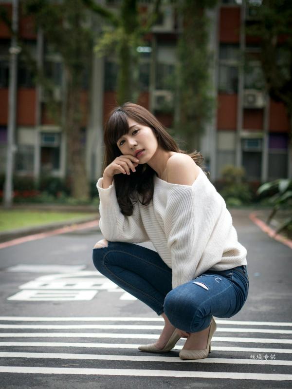 邱爱晨 艾比  台湾正妹艾比《台湾大学》户外街拍女神写真集，清新学院风白毛衣少女私房照 [158P]第121张图片