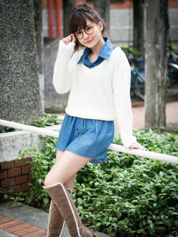 邱爱晨 艾比  台湾正妹艾比《台湾大学》户外街拍女神写真集，清新学院风白毛衣少女私房照 [158P]第124张图片
